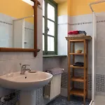 L'ombra Della Collina